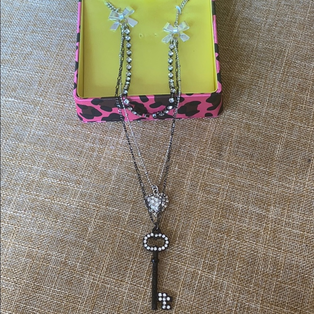 Betsey Johnson heart and key necklace